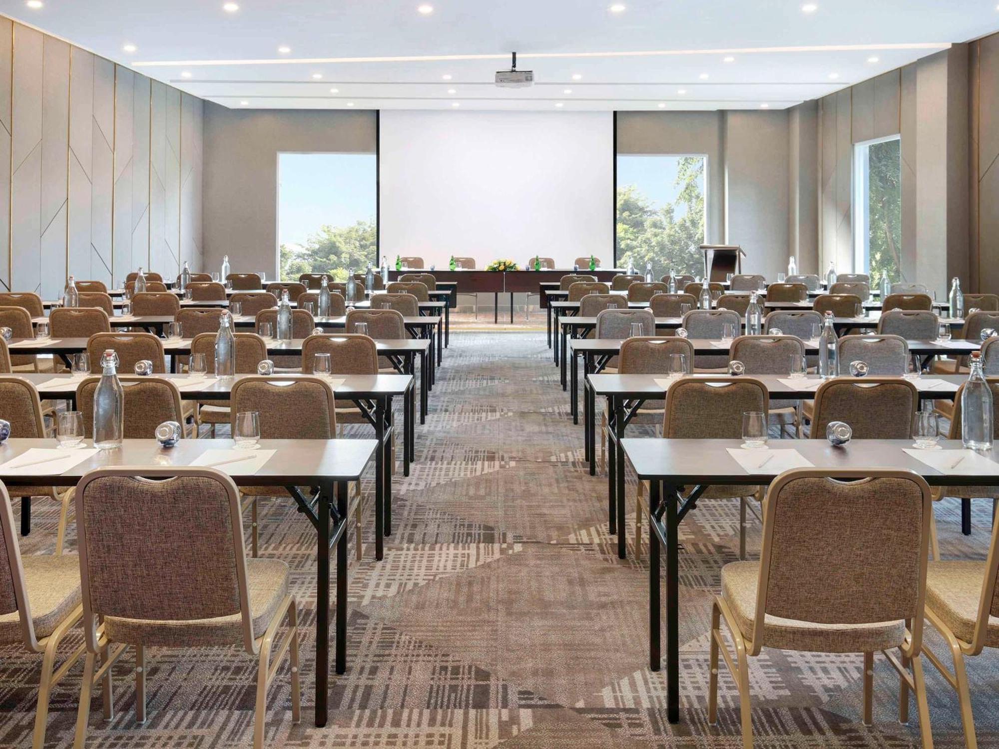 Novotel Jakarta Cikini Экстерьер фото