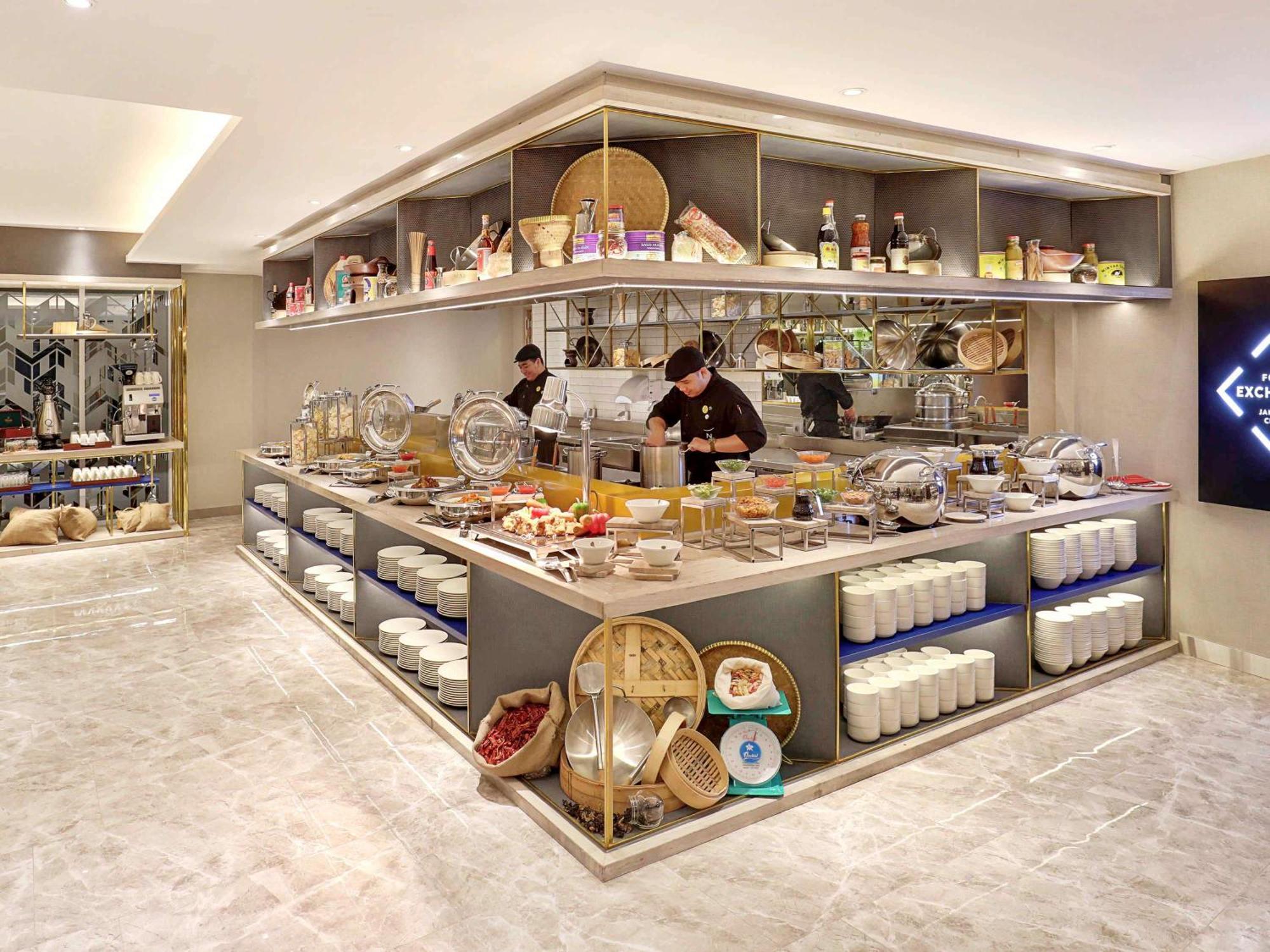 Novotel Jakarta Cikini Экстерьер фото